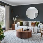 Comment utiliser la table basse comme pièce centrale de décoration ?